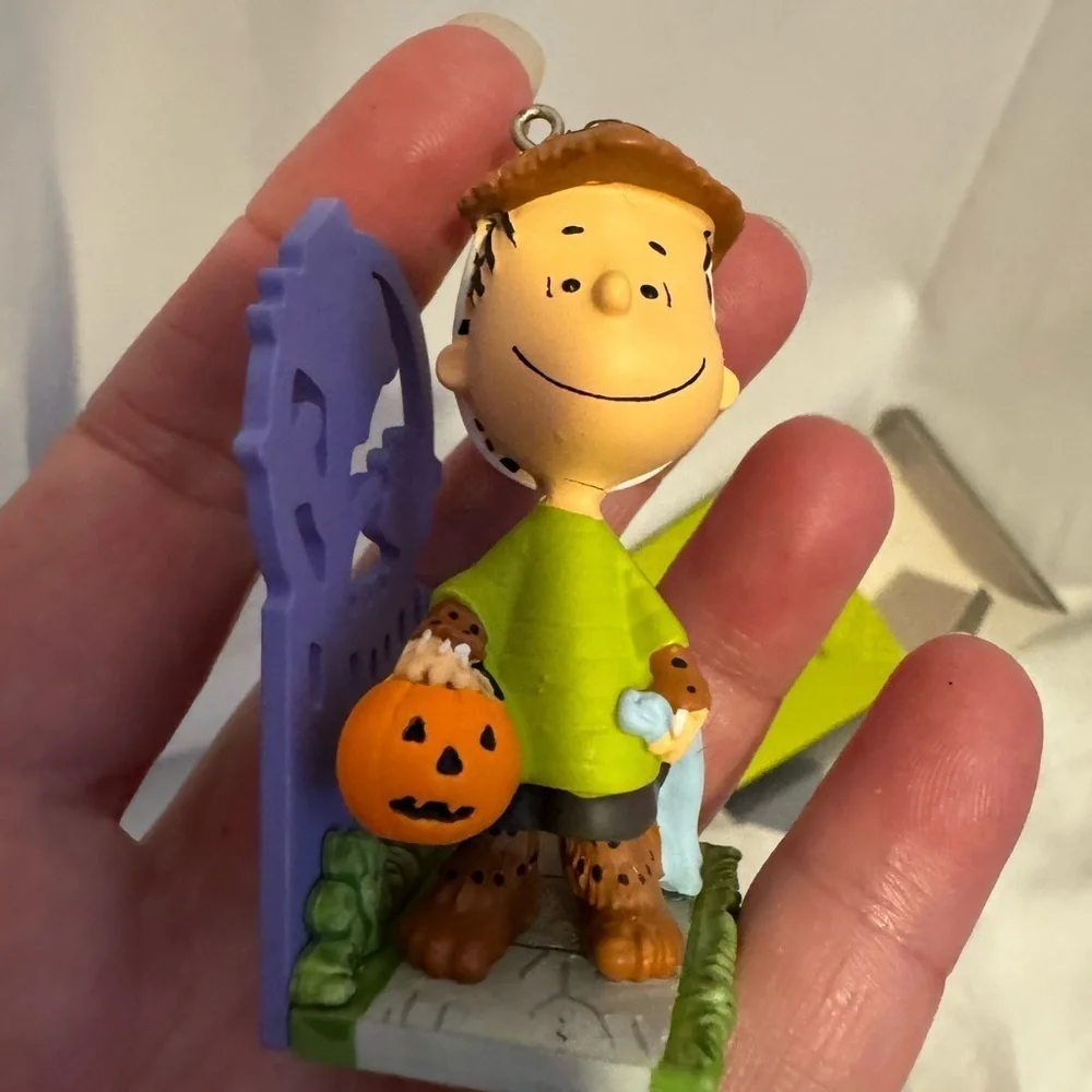 peanuts, linus Halloween ornament